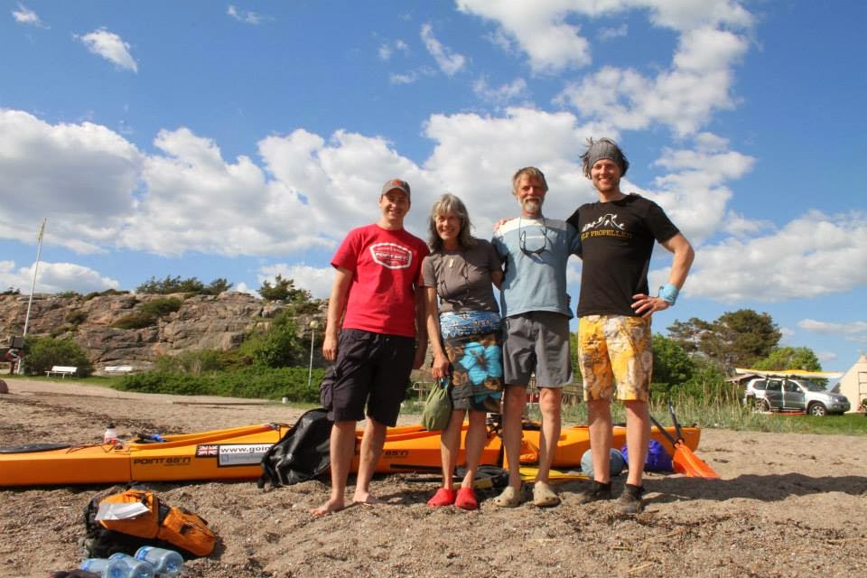 Four people, Paul Everitt, nigel foster, kristin nelson and felix ohman in front of take apart kayak on beach